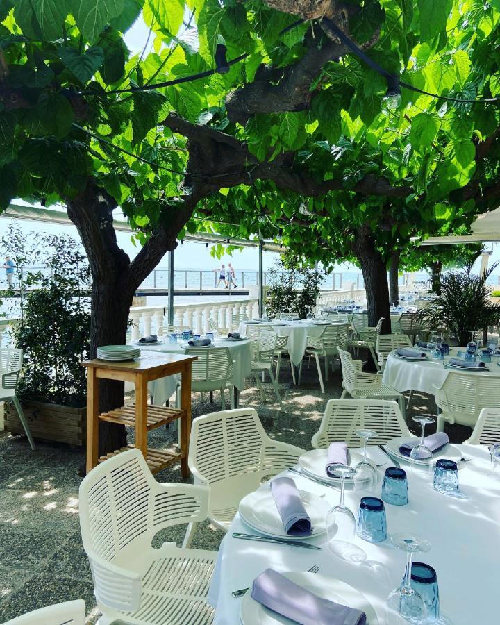 Hotel Restaurant Juanito Platja Sant Carles de la Ràpita Exterior photo